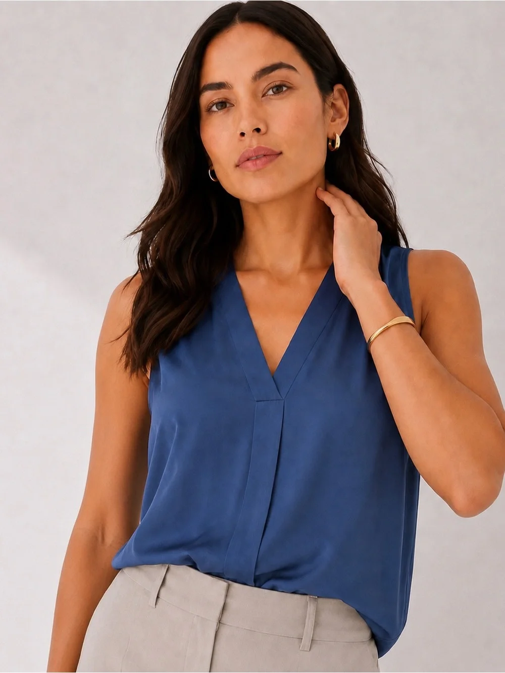Banana Republic NWT Blue V-Neck Sleeveless Blouse Size M